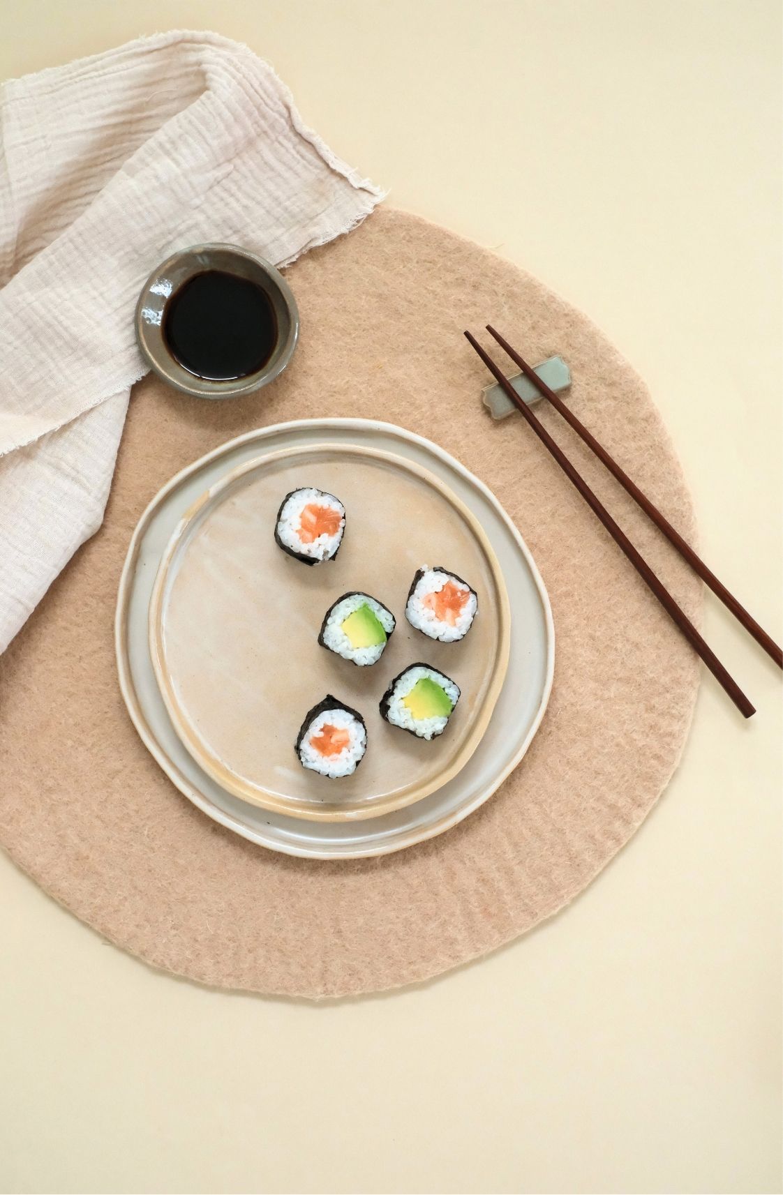 Assiettes plates à bord S